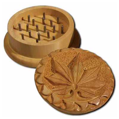 Grinder, Shisham, carved with motif: "leaf"